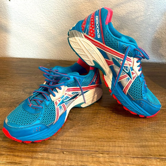 Brooks barely worn limited edition blue & pink that Pops! - Picture 3 of 6